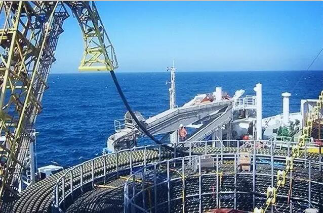 8000 meters deep submarine actually there are optical cables? Is the person who spreads the cable is Iron&nbsp;Man?